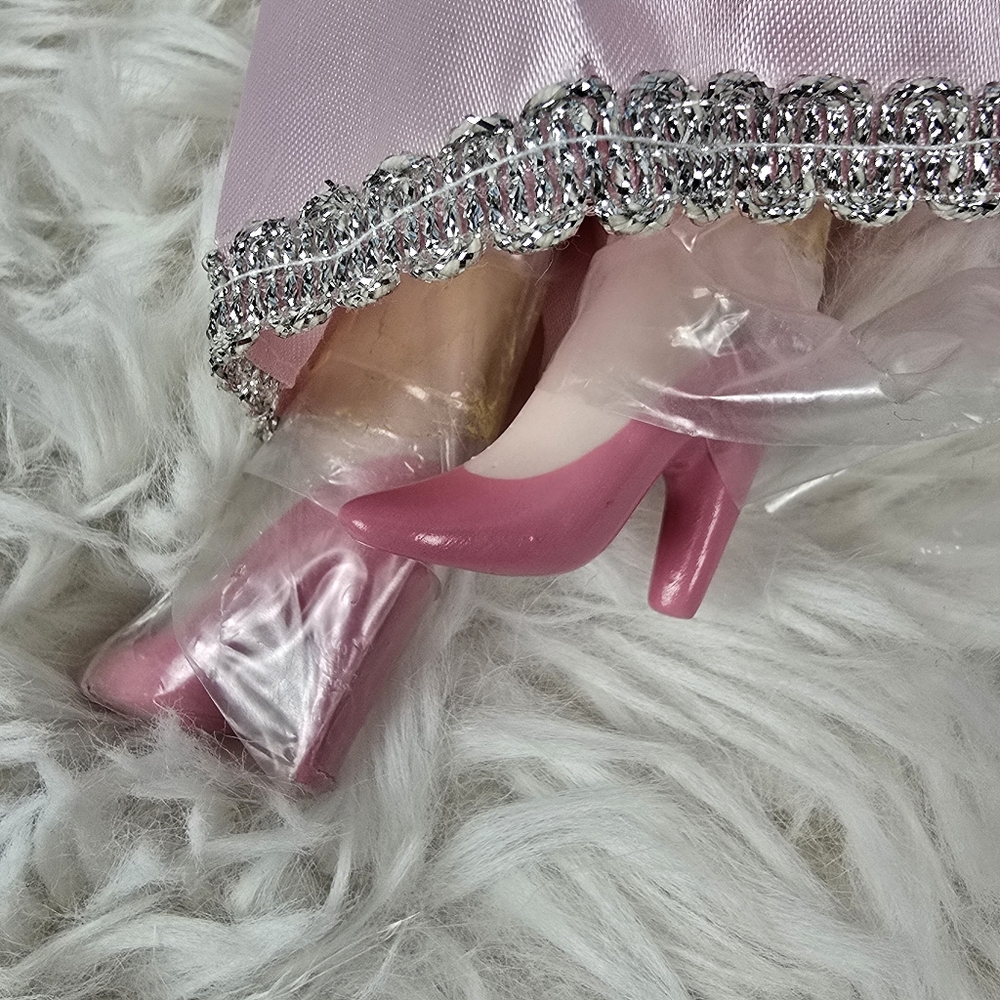 Silvestri Vintage Porcelain Doll - Picture 14 of 17